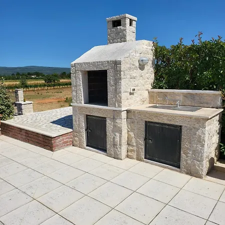 Golden Sun Villa Rebici