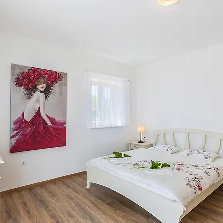 Golden Sun Villa Rebici